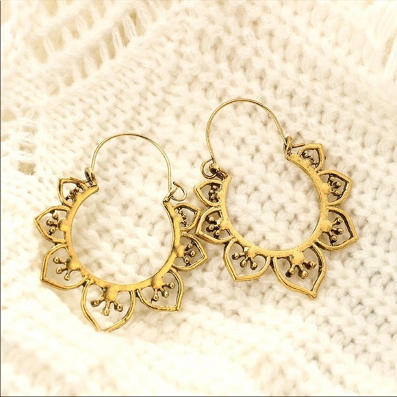 LOTUS FLOWER MANDALA INSPIRED GOLD FILIGREE HUGGIE HOOPS - Picture 3 of 5